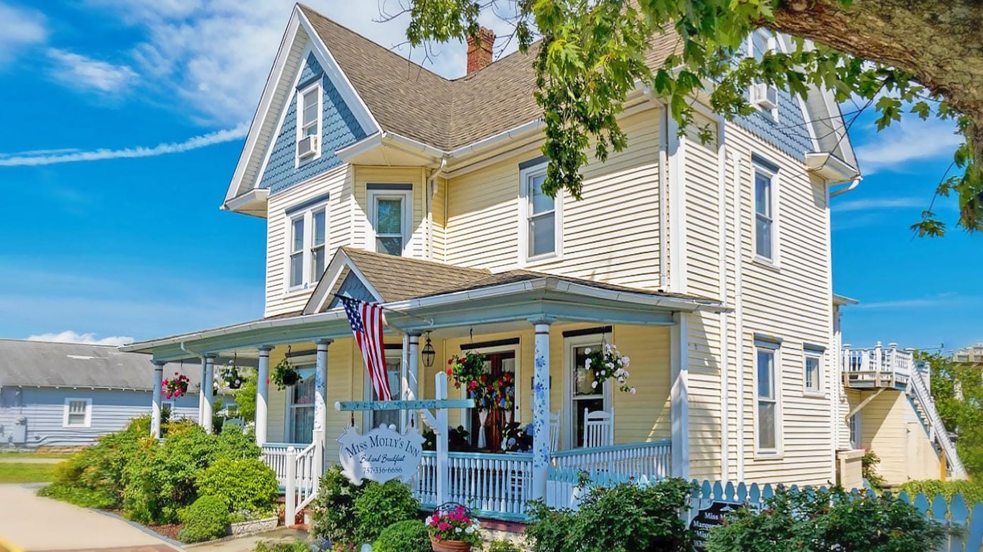 Photo of Miss Molly's Inn from the outside facing the front of the inn.