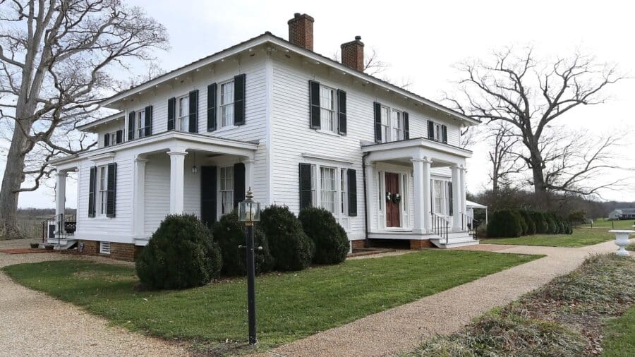 Photo of Winterham Plantation from the outside.